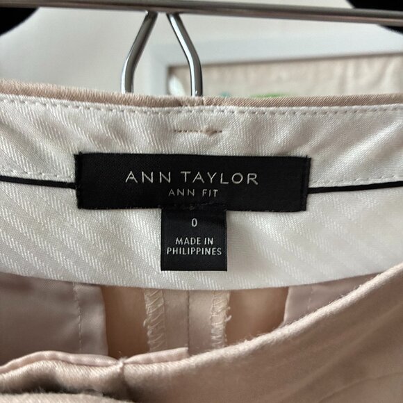 Ann Taylor Light Tan/Beige Ann Fit Pants - Size 0 - Picture 3 of 5